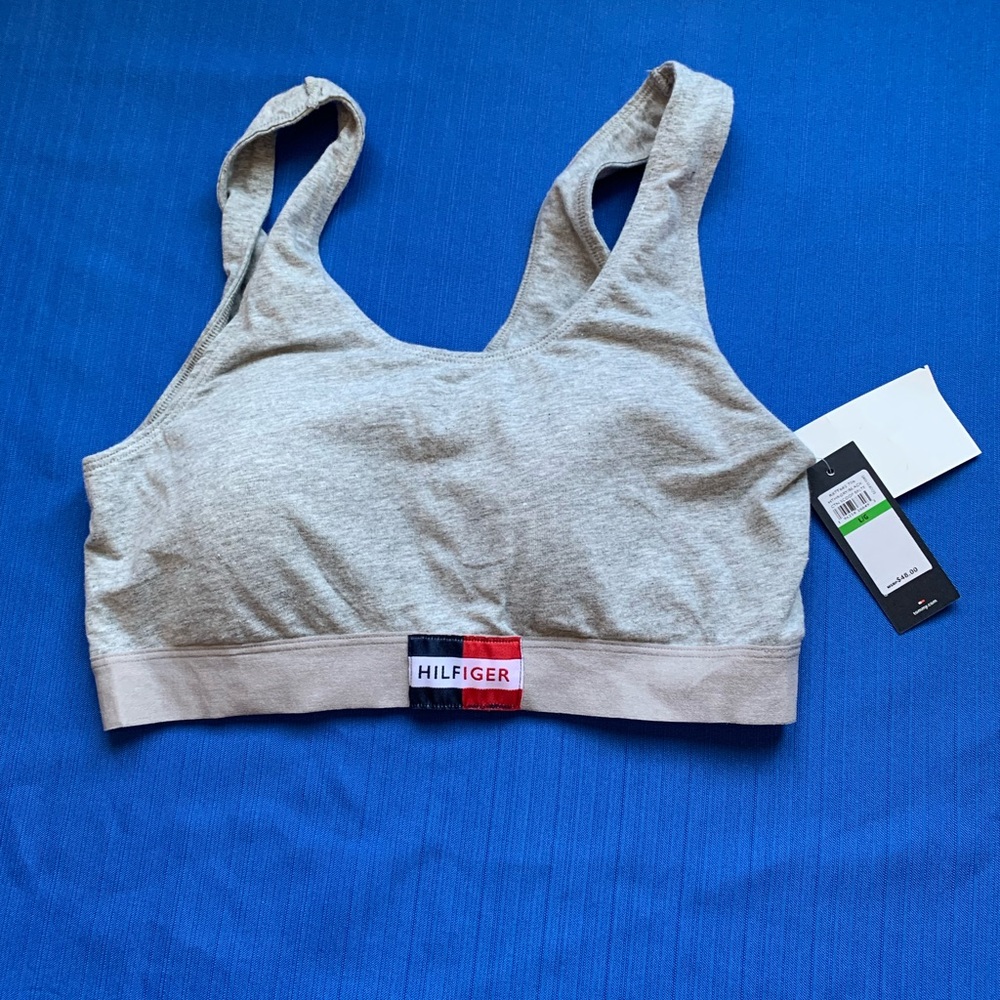NWT*Two Sport bra Tommy Hilfiger (L) / Deux brassière de sport Tommy Hilfiger(L)